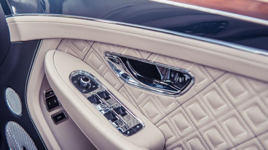 Детали интерьера Bentley Continental GT 2018 года  (UK) (фото 36 из 40)